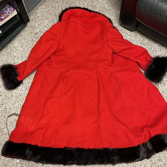 Vintage mink trimmed 100% wool coat - fur collar, cuffs and skirt hem - Picture 13 of 14